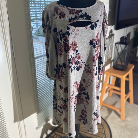 Dress - Picture 1 of 9